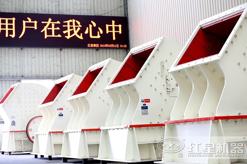 錘式破碎機(jī)車間實(shí)拍圖，多種型號可供挑選